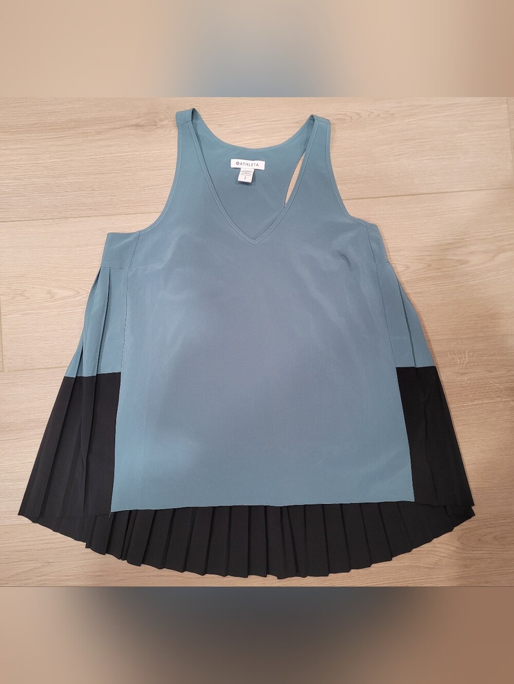 Athleta Teal and Black V-Neck Pleated Hem Tank
